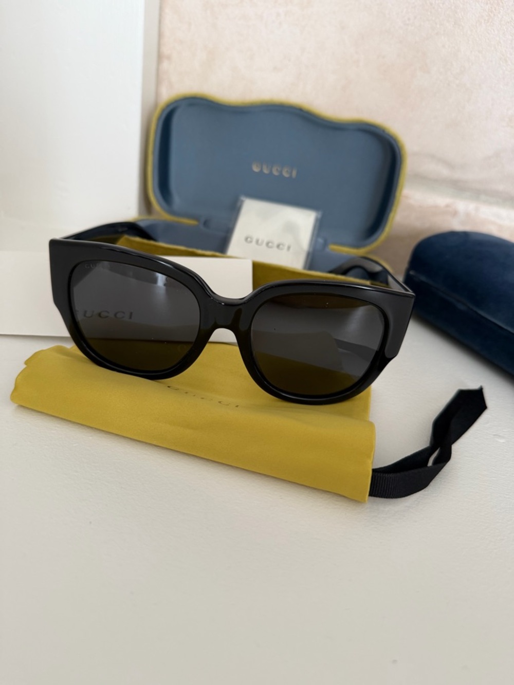 New Gucci Black and Gold Oversized Square Sunglasses. Authentic. GG0142SA - Picture 10 of 10